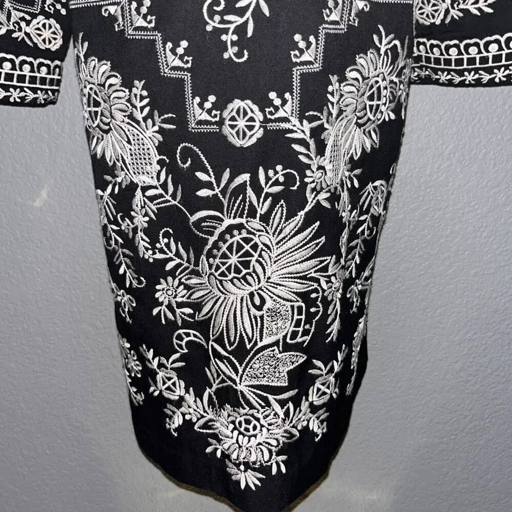 CHICO'S FULLY EMBOIDERED BLACK & WHITE KIMONO JACKET TOPPER - EUC - SIZE 0 = 4/6 - Picture 8 of 15